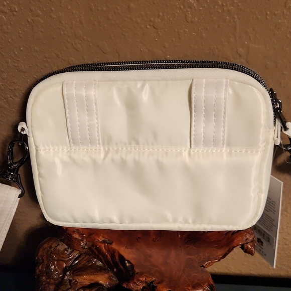 Lug NWT Quilted White Convertible Crossbody Bag - Picture 4 of 11